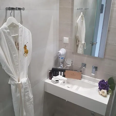 Deluxe Dina شقة سكالا بوتامياس